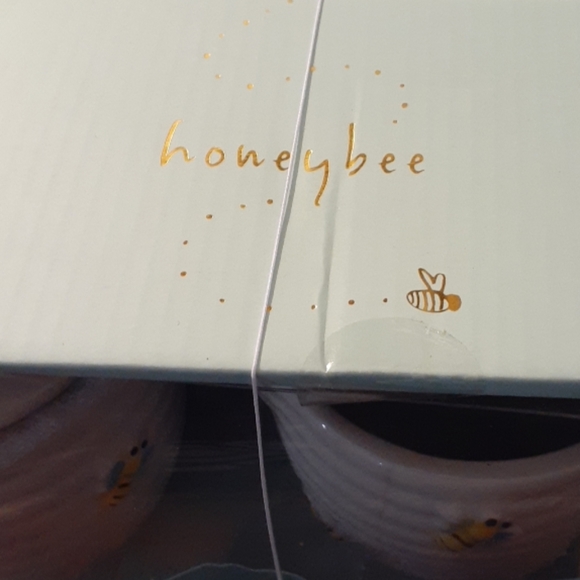 Home Essentials Honey Bee Sugar Bowl and Creamer S - Picture 2 of 2